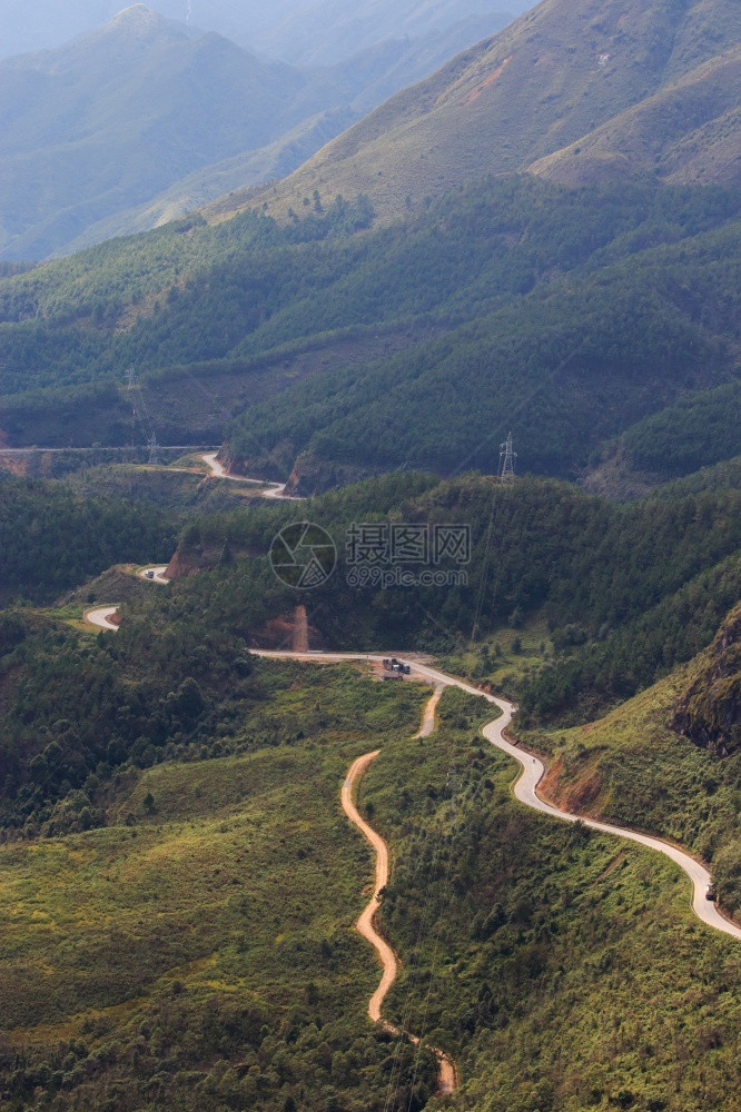 北维特南以萨帕拉奥凯伊省印度支那最高山峰顶脉黄昏季节蓝色的图片