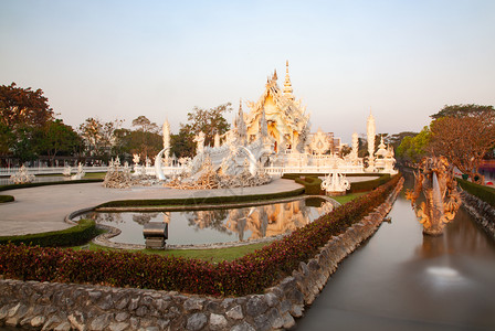 泰国清莱著名的白寺荣坤瓦清莱的白殿传统宗教图片