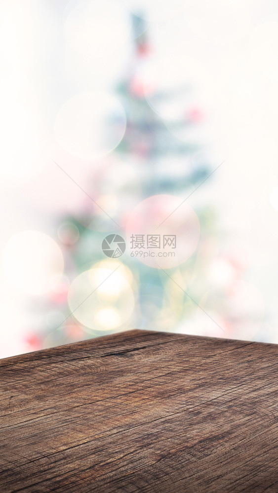 空角棕色木质表格其摘要为圣诞树装饰品淡光线模糊背景霍利日展示产品的模拟垂直横幅和在线介质广告169冬天房间在线的图片