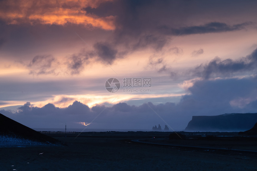 太阳下山时冰岛南部海岸靠近维克附一带的全景观黎明旅游雪图片
