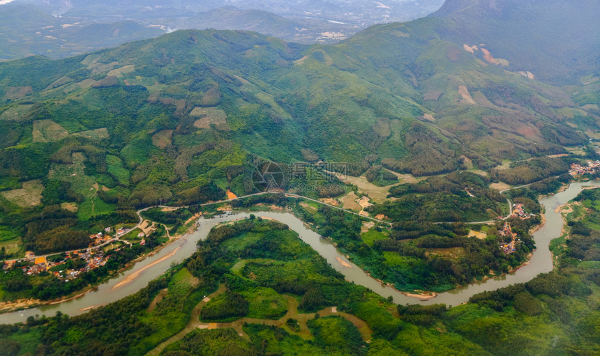 湄公河和山空中观察老挝LuangPrabang景观老的当地图片