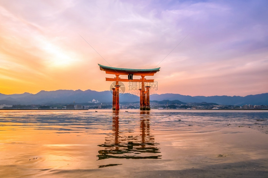 历史的宫岛日本著名的漂浮托里城门亚洲黄昏图片