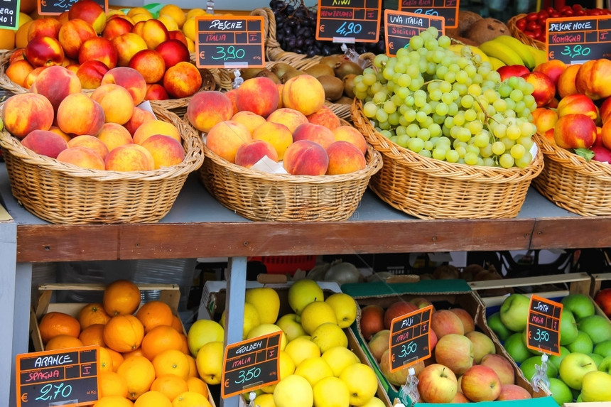 美食大蒜饮意利城市场水果摊位的意大利市场图片