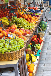 大蒜夏天意利城市场水果摊位的意大利市场食物图片