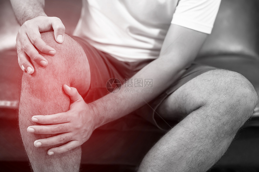 事故关节炎一个膝部疼痛的男人成图片