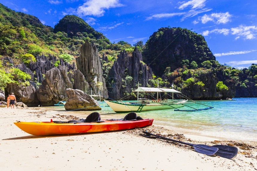 独木舟冒险夏天爱妮岛的壮丽异国情调巴拉望岛菲律宾跳游船菲律宾旅行和自然爱妮岛跳游图片
