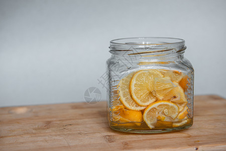 甜点细切柠檬加糖在玻璃罐里加糖柑橘味装饰图片