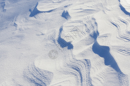 阳光水晶雪层表面积与过去的异常现象有关雪层表面曲线高清图片