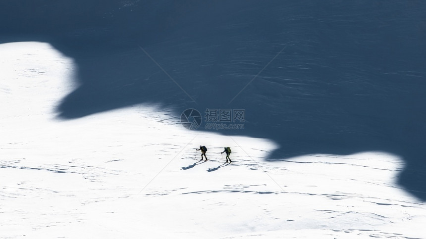 女士山影中的天空登者艺术风格的相片冬天极端图片