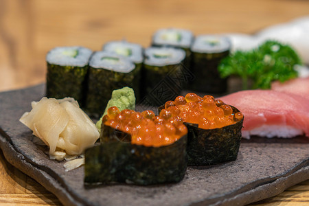 蔬菜健康带选择焦点的新鲜寿司红色图片
