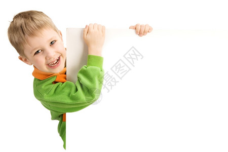 纸绿快乐的6岁男孩在白色背景中叹息幸福背景