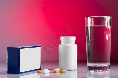 各种药丸盒和瓶子背景丰富多彩临床白色的卫生保健图片