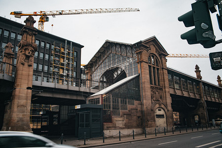 地标交通位于桥上的柏林地铁站历史的高清图片