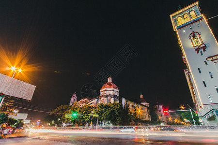 夜间仰光市中心的风景与交通灯商业夜晚吸引力图片