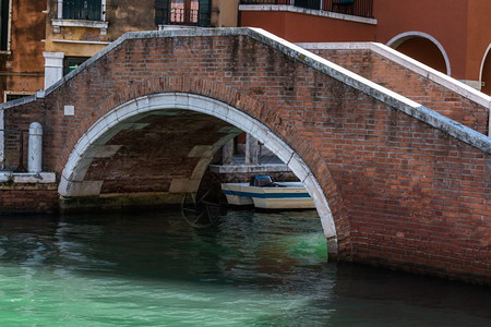 意大利威尼斯运河古董桥旅游的船夫欧洲图片