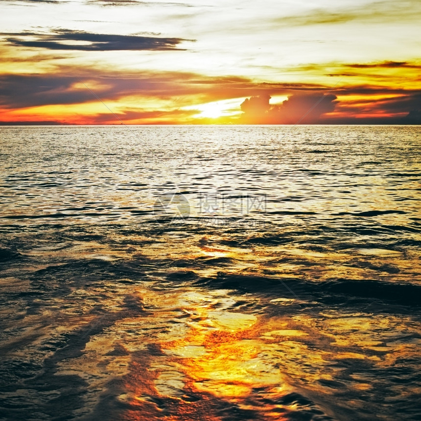 海边美丽的日落科隆兰塔泰河场景蓝色的支撑图片
