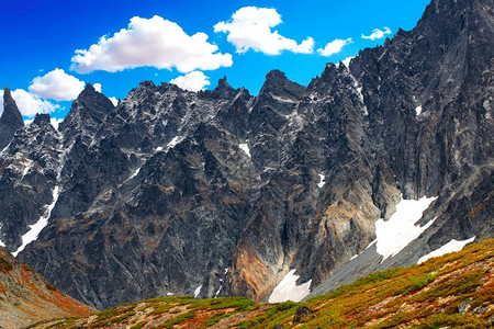 全景风优美堪察卡半岛阳光明媚的晴天暴雪高峰范围高清图片