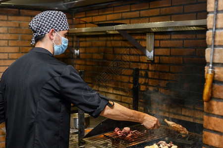 商业厨房师烤牛排商业厨房烧牛排的优质摄影厨师烤牛排工业的准备室内图片