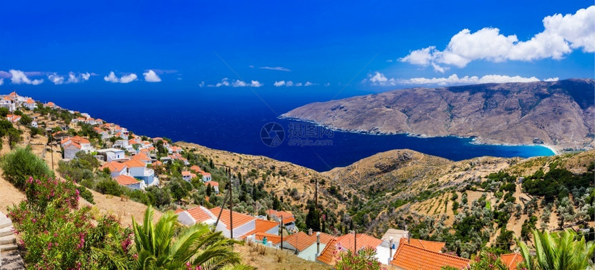 希腊塞克拉底斯群岛村庄全景绿松石图片