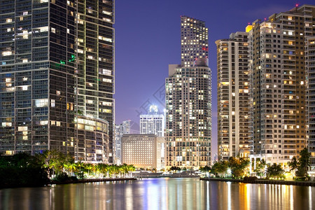 天空美国人佛罗里达州迈阿密市和BrickellKey场景图片