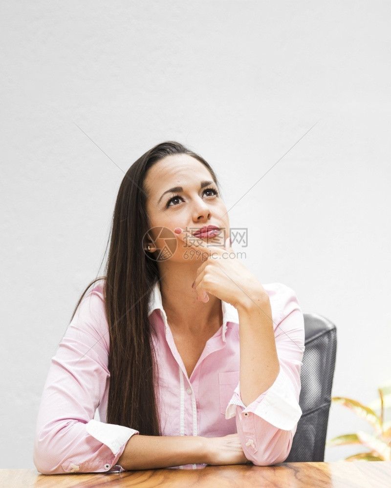 人们中等的射商业妇女思考办公室图片