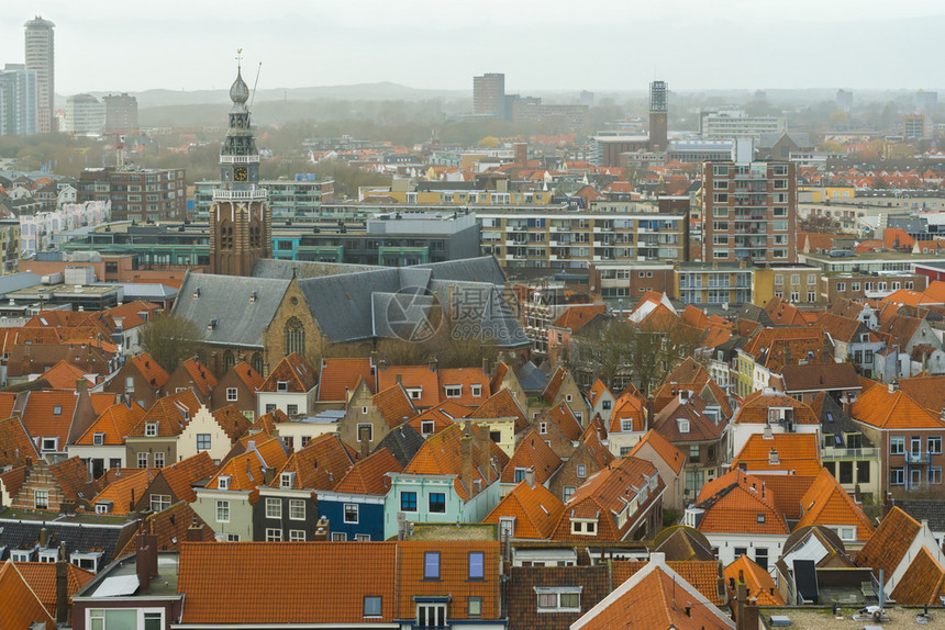 风景Vlissingen美丽的城市天线教堂塔和许多杜查人住宅荷兰泽的海上流行城市南一般的钟图片