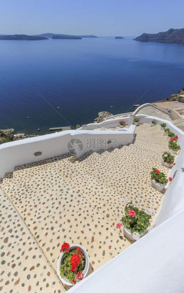 步风景希腊语美丽的一天在奥亚岛楼梯和火山希腊的楼梯和奥亚岛的火山图片