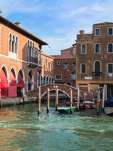 意大利威尼斯的桥梁和历史建平台意大利威尼斯船夫场景镇图片