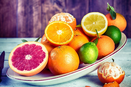 生活柑桔多汁的盘托新鲜季节水果酸图片