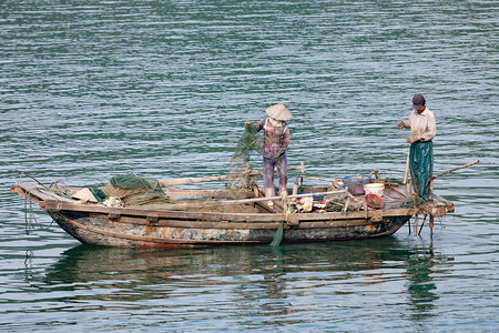 东南屋在越哈隆湾的渔民教科文组织世界遗产地点教科文组织山图片