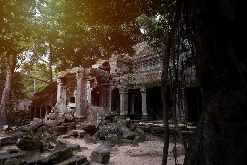 柬埔寨西姆庄园的PrasatTaprohm古老寺庙点图片