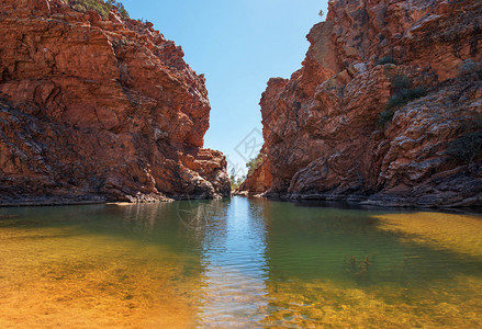 澳大利亚北区麦克唐纳山脉大洞高清图片