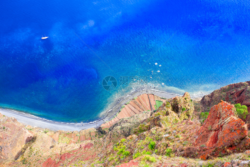 深蓝海岸上美丽多彩的葡萄牙风景观旅行晴天水图片