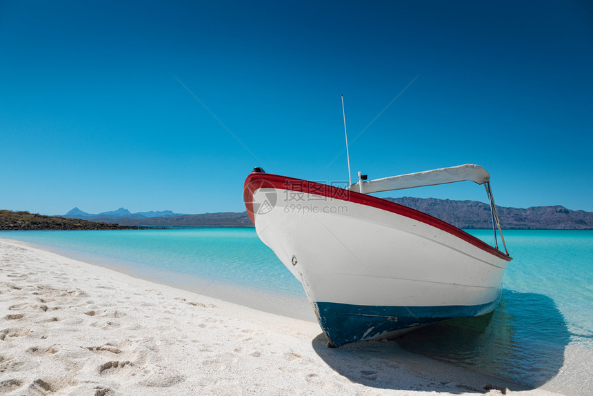 科罗纳多墨西哥PlayaIslaCoronado墨西哥带有白沙松绿海和蓝天的堂滩汽车船旅游夏天图片