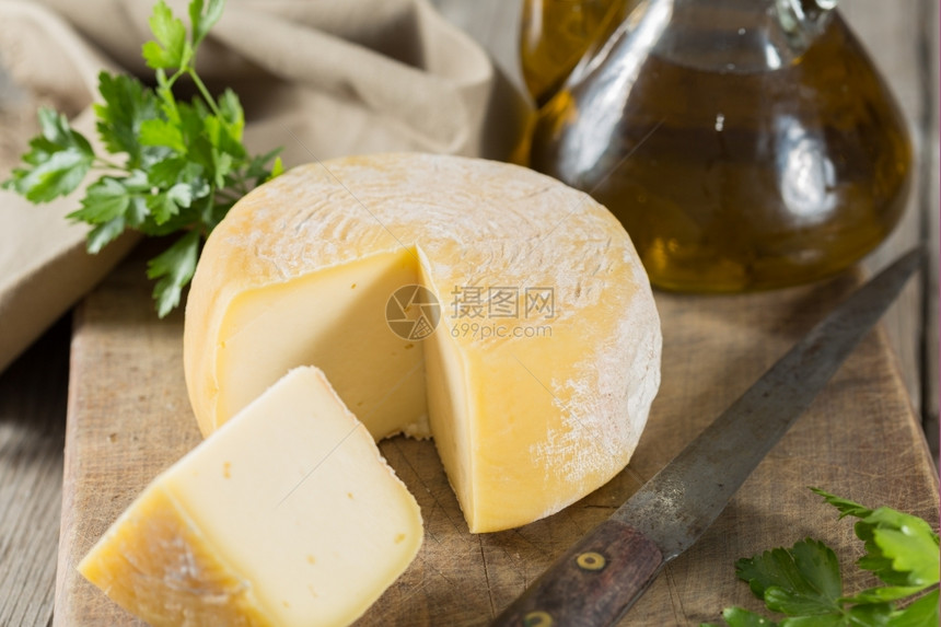 难的有机食物硬干酪以传统方式生产优质品并采用传统方法图片
