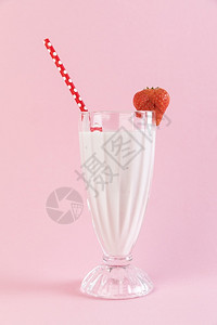 活力蛋白质牛奶关闭有粉红色背景的草莓奶昔玻璃图片