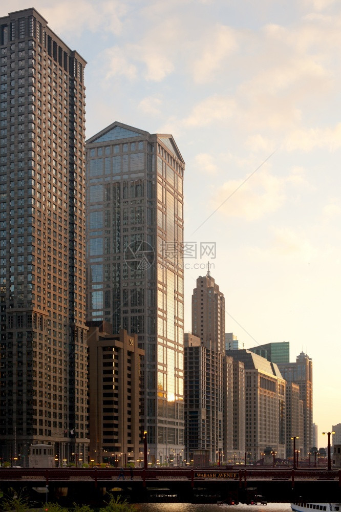 海滨美国人伊利诺州芝加哥Wabash大道芝加哥河岸和瓦巴什桥的建筑物城市图片