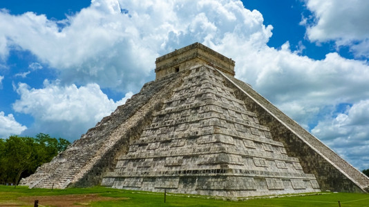 墨西哥尤卡坦半岛奇钦伊察的库尔坎金字塔传统的遗产天图片