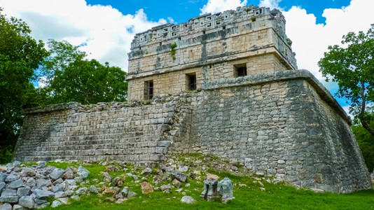 墨西哥尤卡坦半岛奇钦伊察的库尔坎金字塔传统的地标天图片