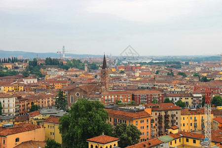 城市塔意大利维罗纳市中心红屋顶历史图片