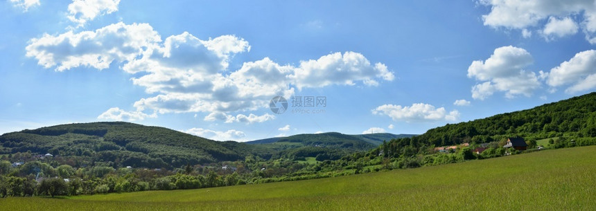 谷夏季山区美丽的风景捷克白喀尔巴阡山脉欧洲森林耶塞尼基图片