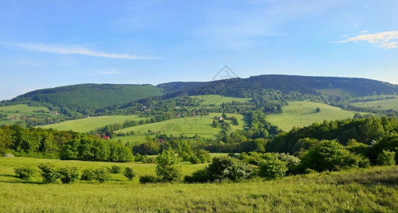 云耶塞尼基乡村的夏季山区美丽风景捷克白喀尔巴阡山脉欧洲图片