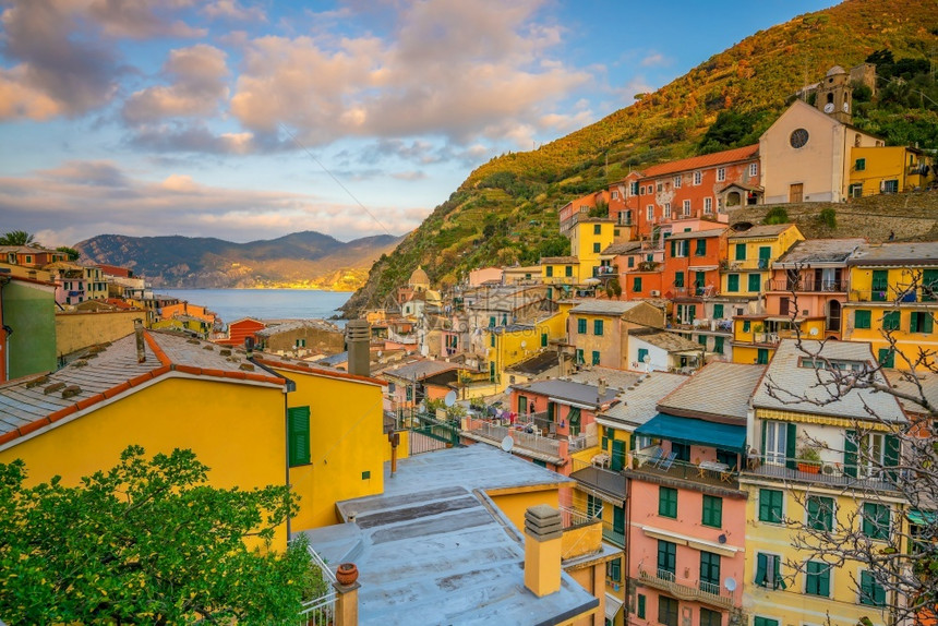 建筑学港口Vernazza欧洲辛克特地环球中海山脉多姿彩的城市风景特雷图片