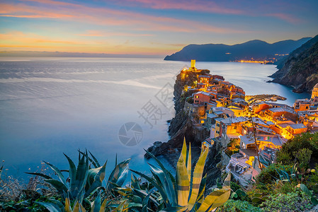 海岸Vernazza欧洲辛克特地环球中海山脉多姿彩的城市风景自然建造背景图片