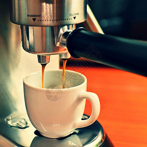 浓咖啡厨房准备在杆机中配制优质的咖啡新鲜的图片