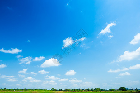 多云的风景优美蓝天空背景纹理有白云春天图片