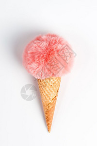 最小的颜色玩具冰淇淋华夫饼锥壳中珊瑚彩色毛皮球白背景空间的复制版面以最微小的风格呈现在创世最高视野上概念女博客社交媒体有阴影的自背景图片