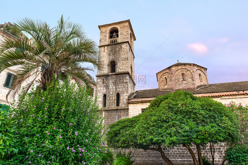 欧洲建筑学日出时在科托尔的圣玛丽科莱吉特教堂黑山圣玛丽科莱吉特教堂合议图片