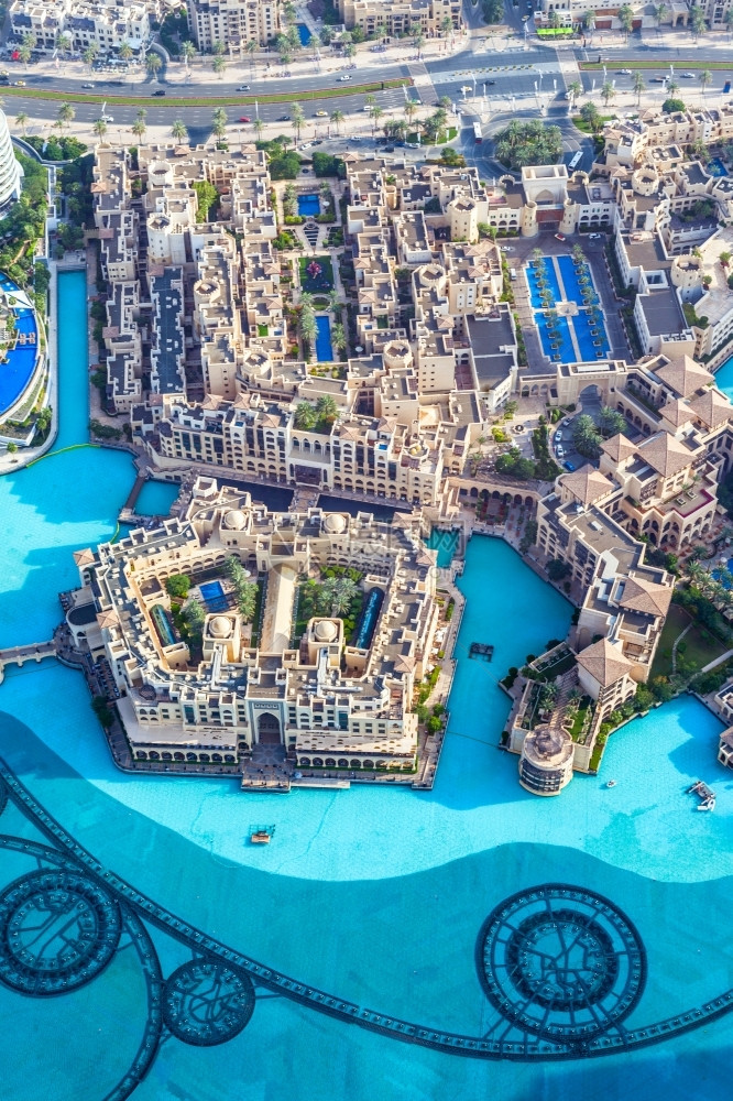 当代的旅行从世界最高塔台BurjKhalifa看到迪拜住宅图片