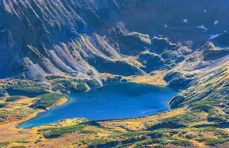 位于堪察加一个已灭绝火山坑中的蓝湖高地标清除图片